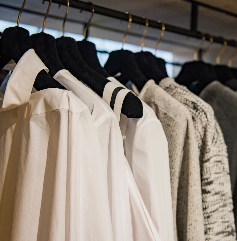 How You Hang Your Clothes Can Help You Dress Better - WWTNT